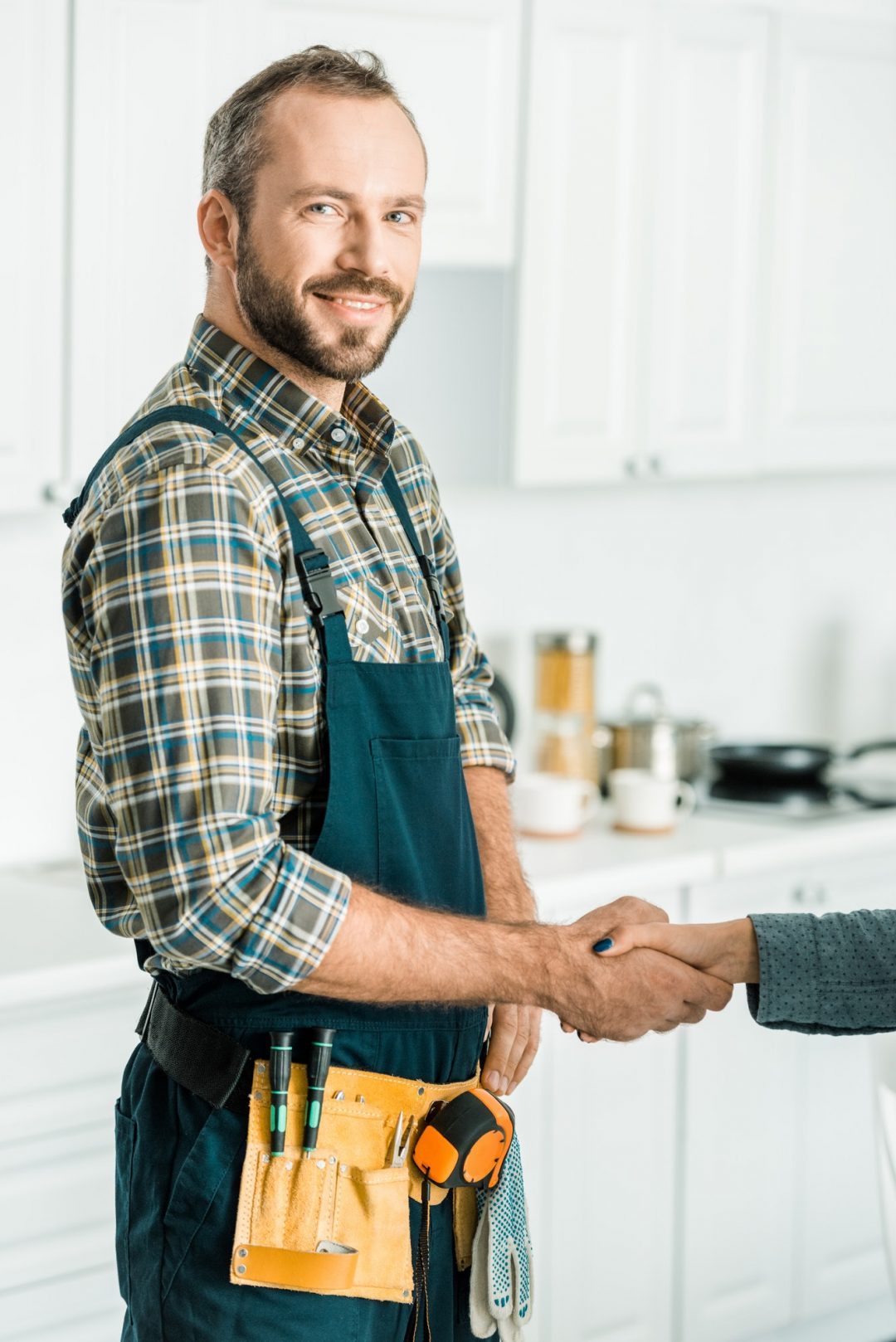 smiling-handsome-plumber-and-customer-shaking-hands